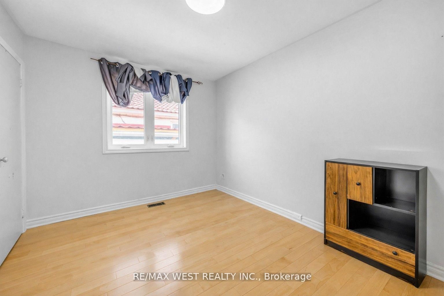 578 Bellamy Road N • Toronto, ON photo 9