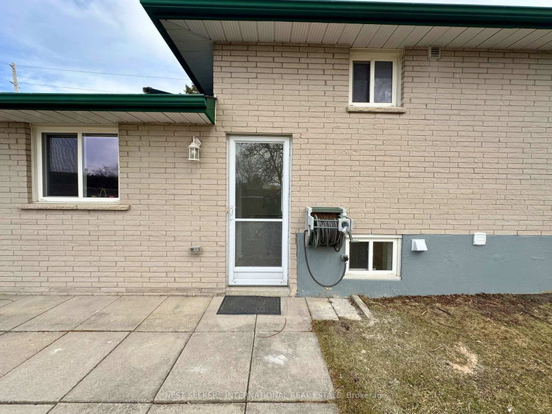 494 Oshawa Boulevard N