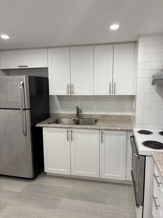202 - 2466 Eglinton Avenue E