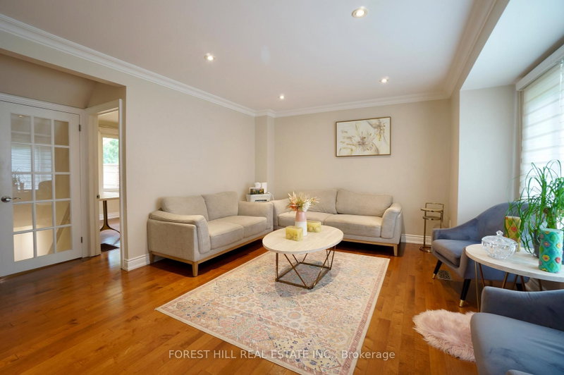 7 Twin Pauls Crescent