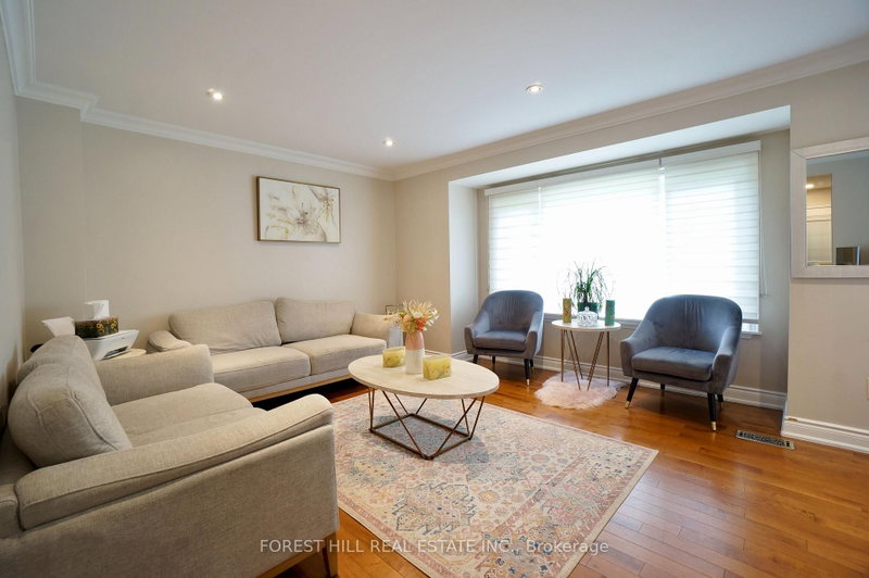 7 Twin Pauls Crescent