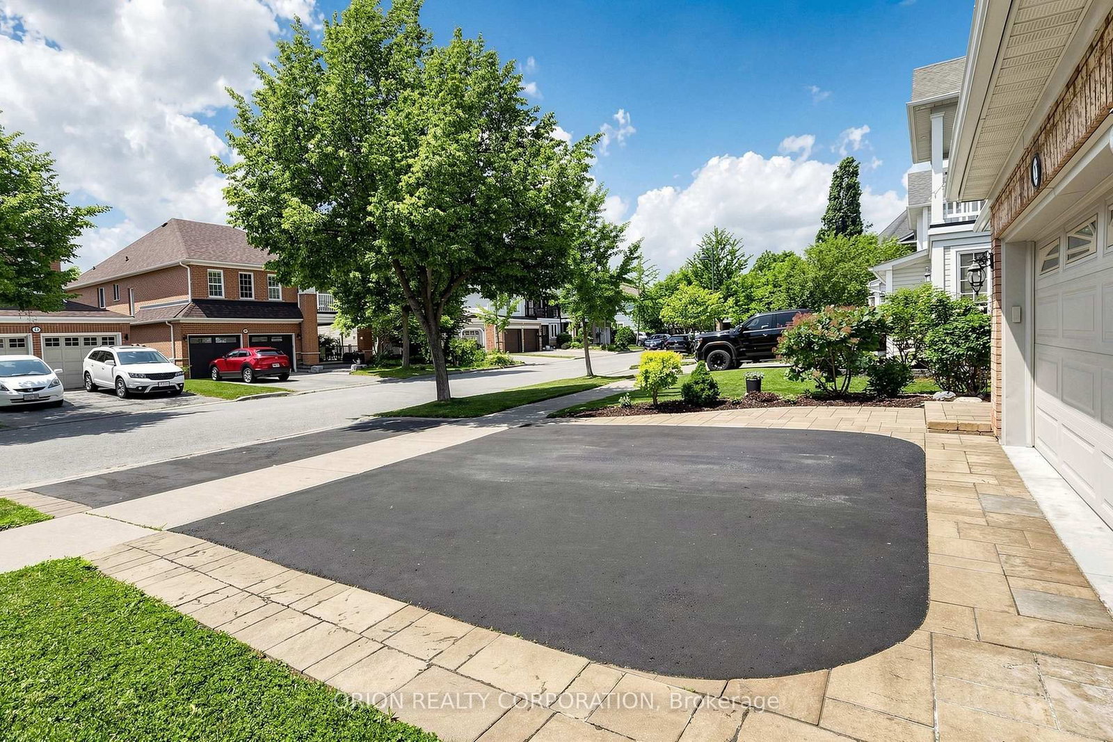 11 Davey Street • Ajax, ON photo 4