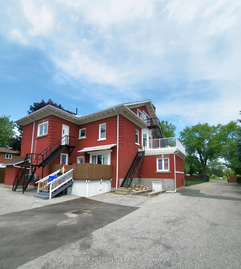 home for lease on Upper #2-1110 Simcoe Street S