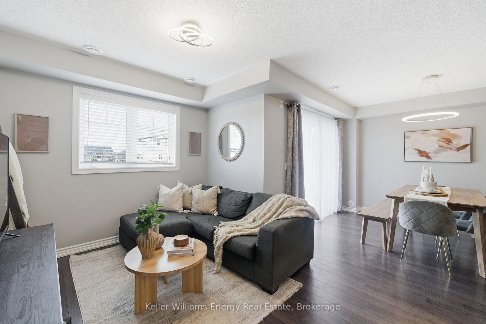 98 Tabaret Crescent • Oshawa, ON photo 4