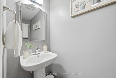 98 Tabaret Crescent • Oshawa, ON photo 9