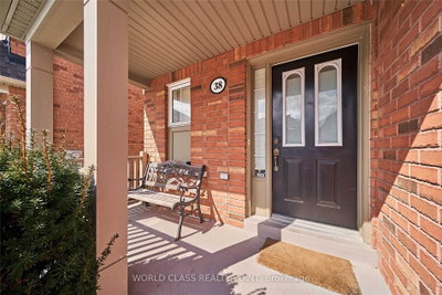 38 Tansley Crescent — photo 2