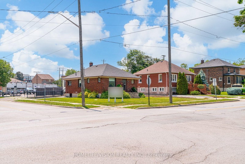 133 Mary St E photo 1