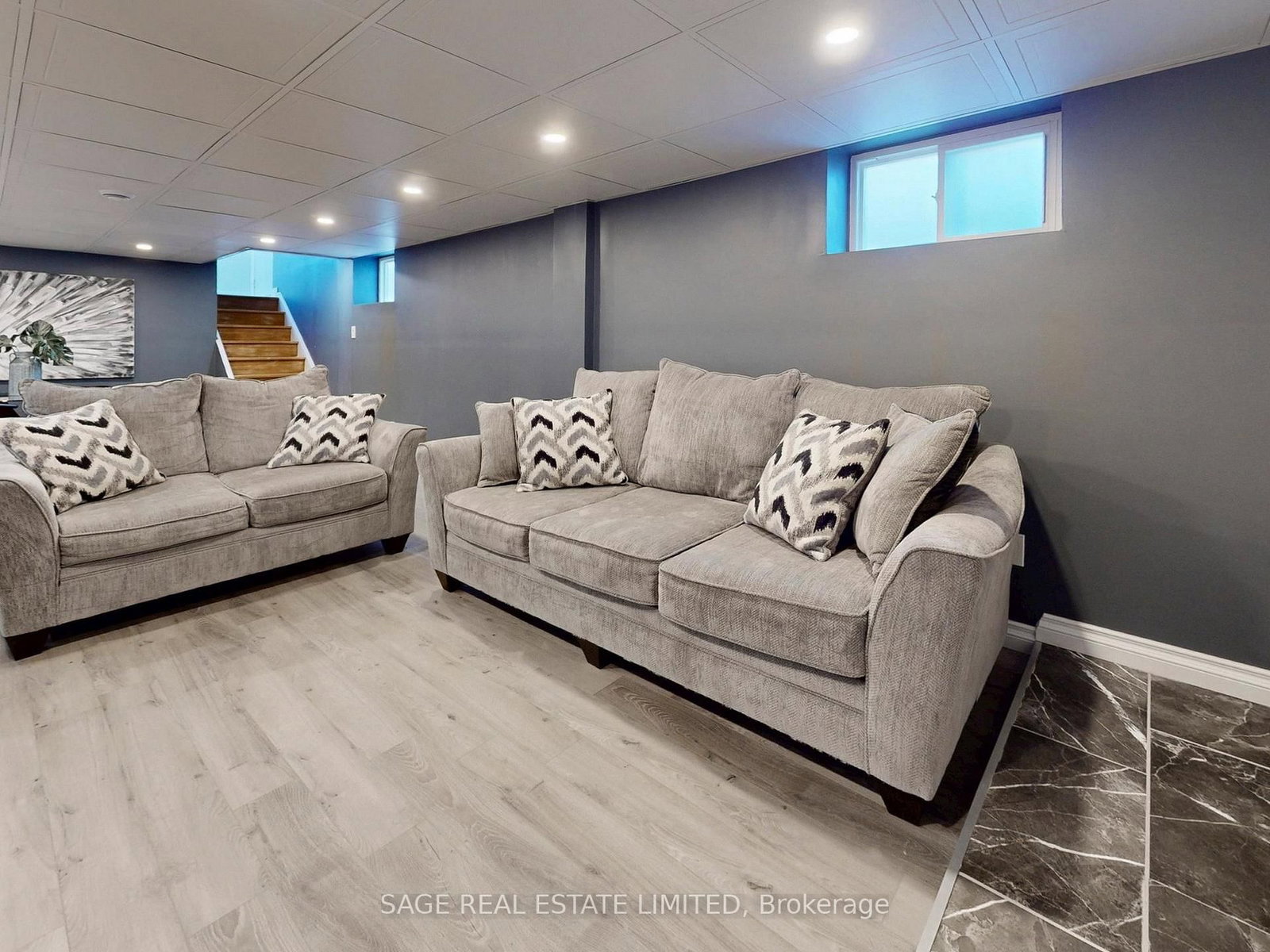 8 Lombardy Crescent • Toronto, ON photo 14