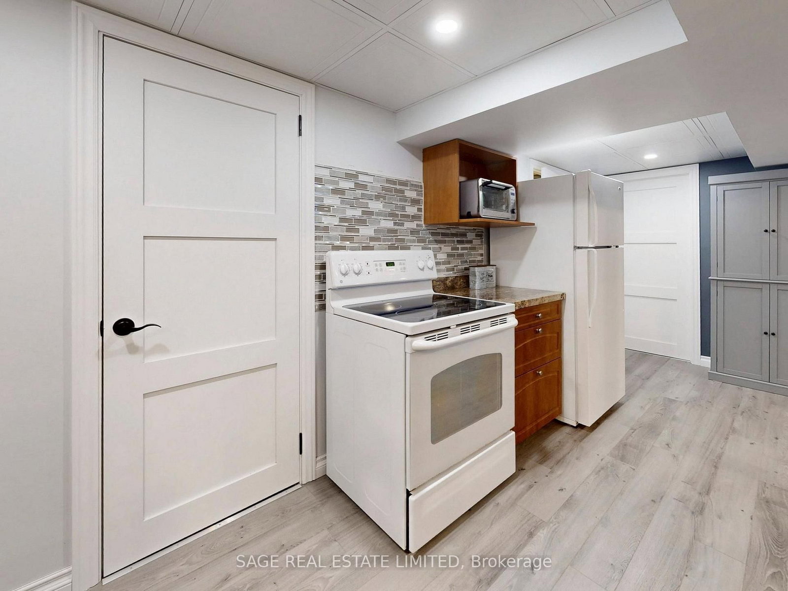 8 Lombardy Crescent • Toronto, ON photo 18