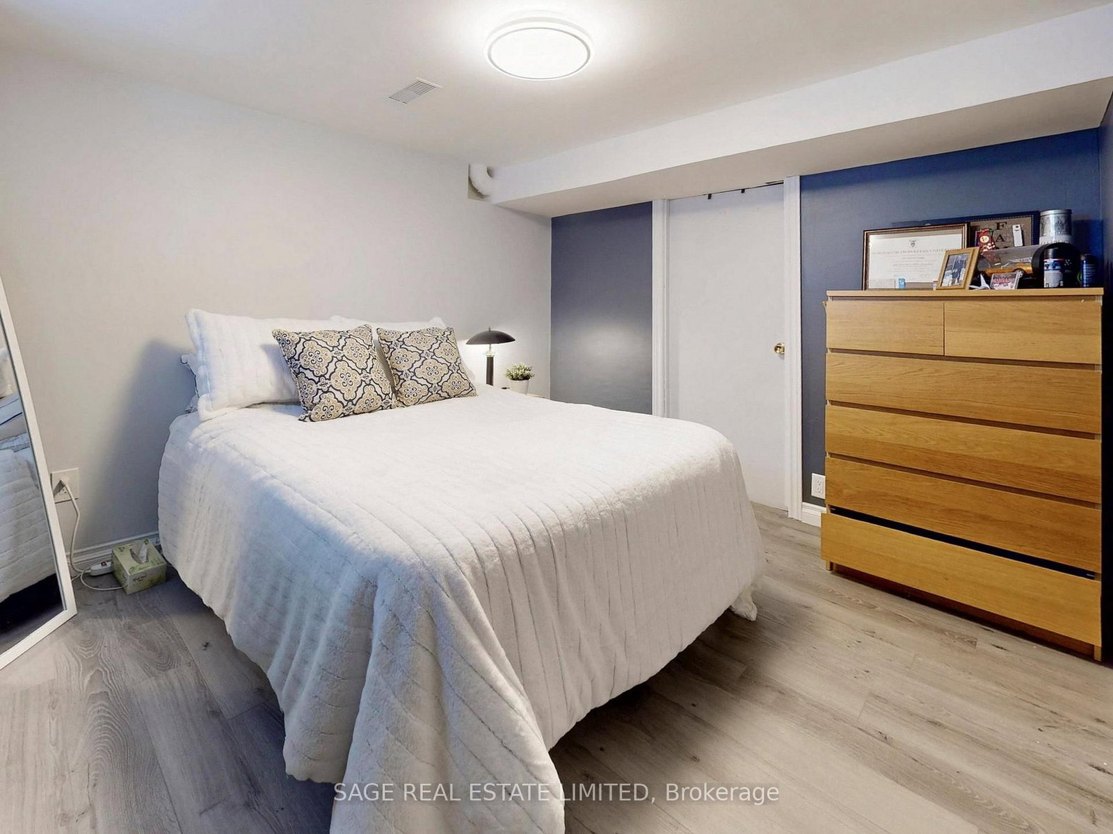 8 Lombardy Crescent • Toronto, ON photo 23