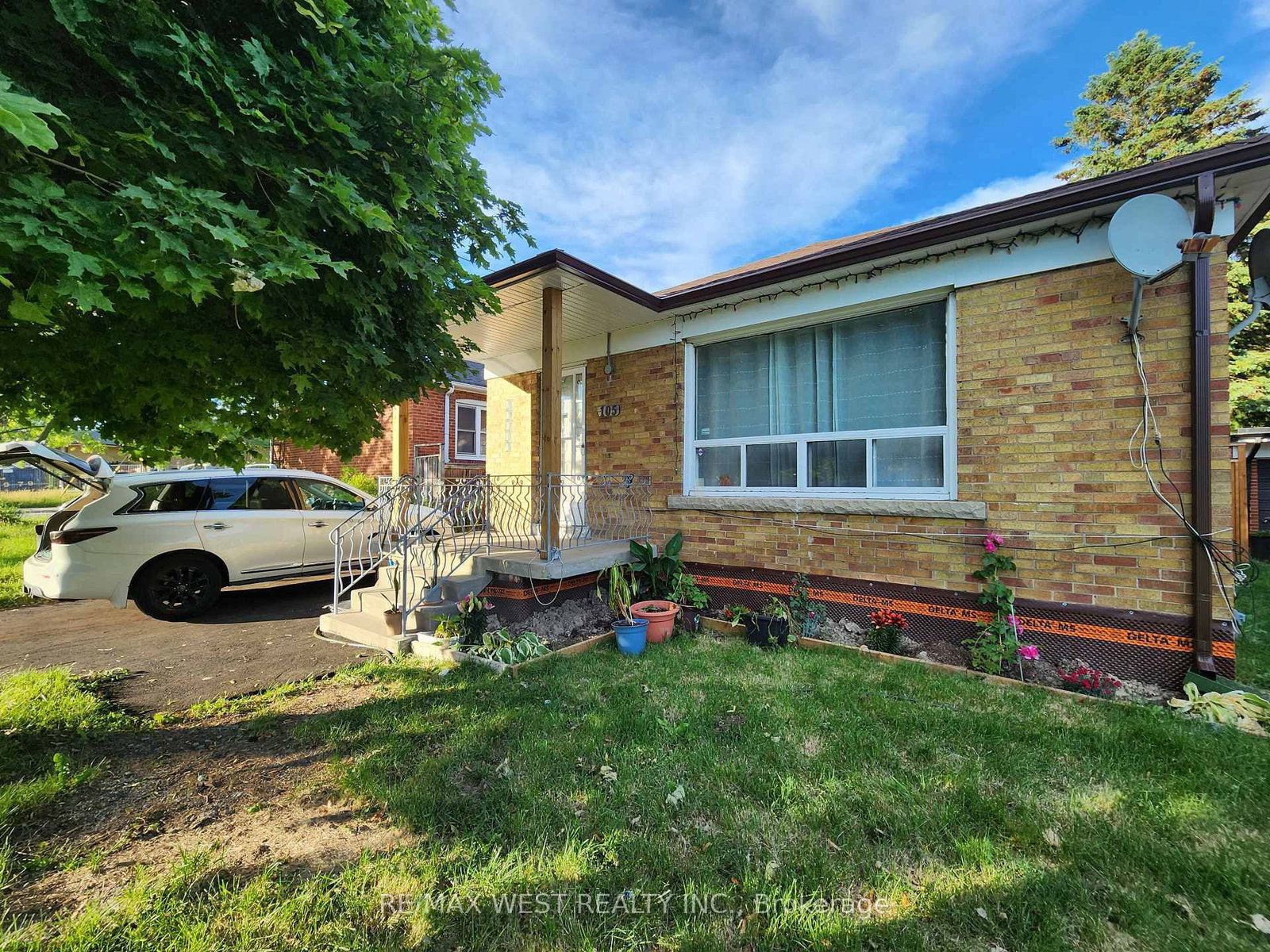 Bsmt-105 Crocus Drive, Toronto, ON