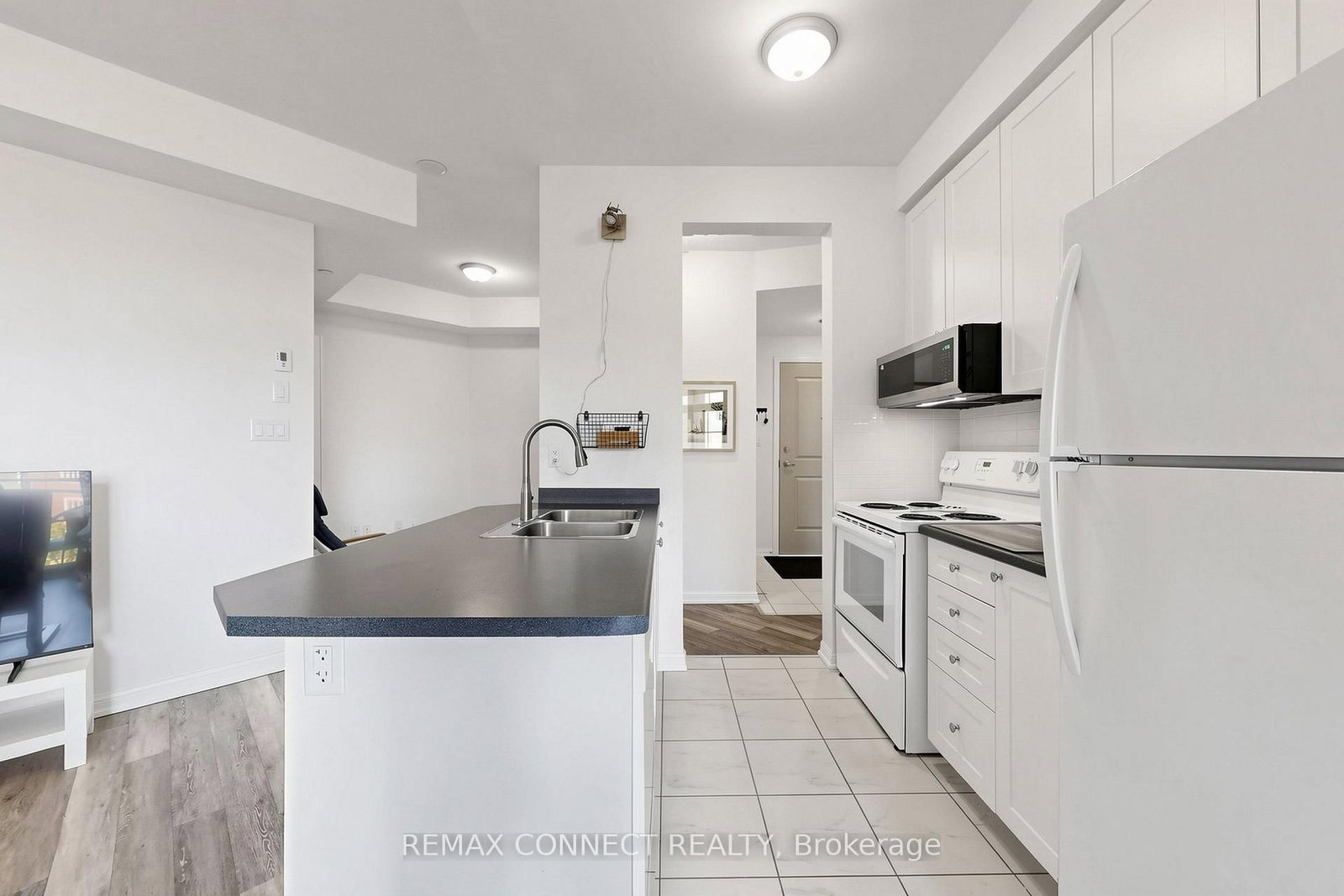 84 Aspen Springs Drive • #307 • Clarington, ON photo 9