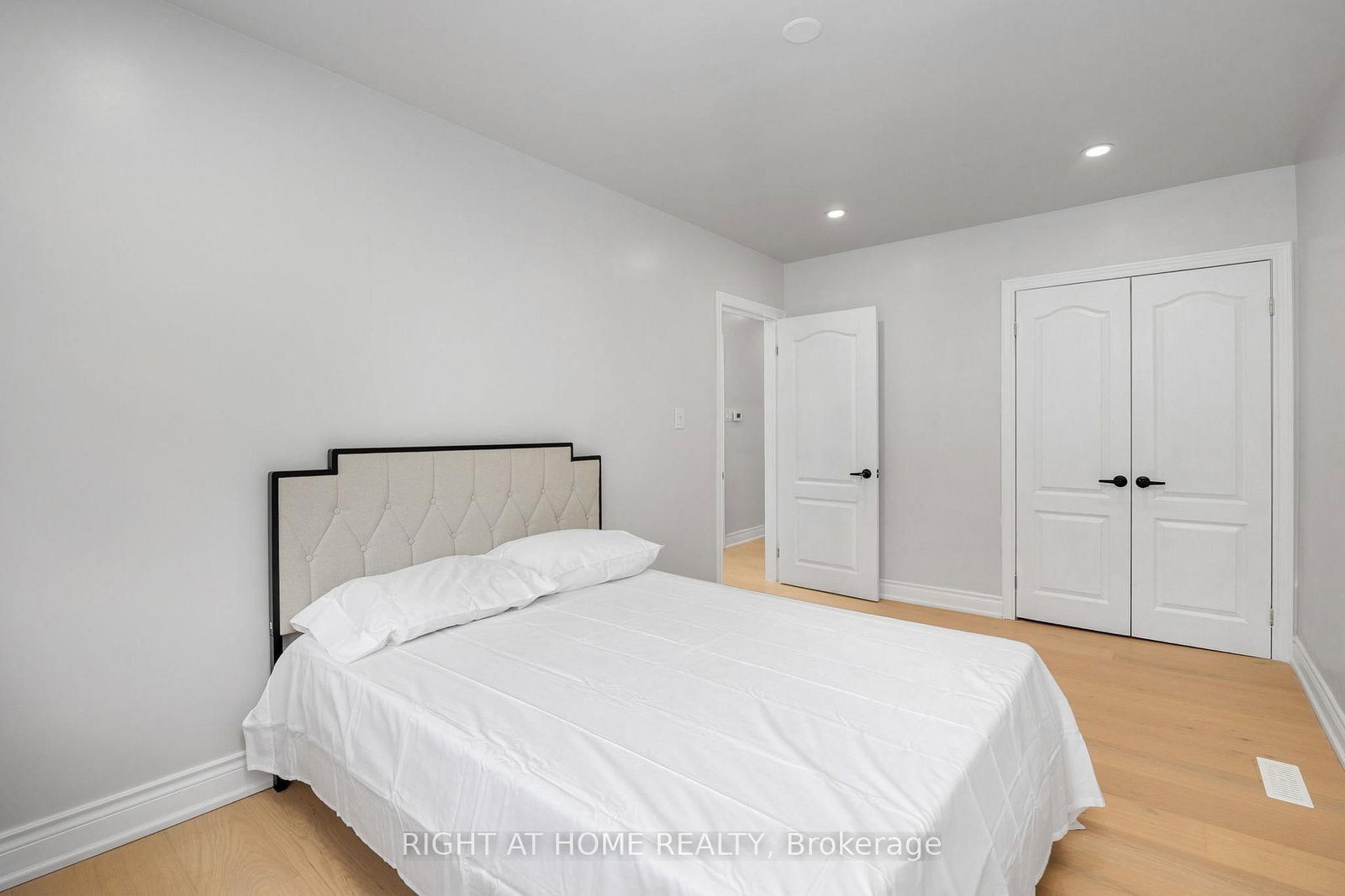 53 Gaiety Drive • Toronto, ON photo 19