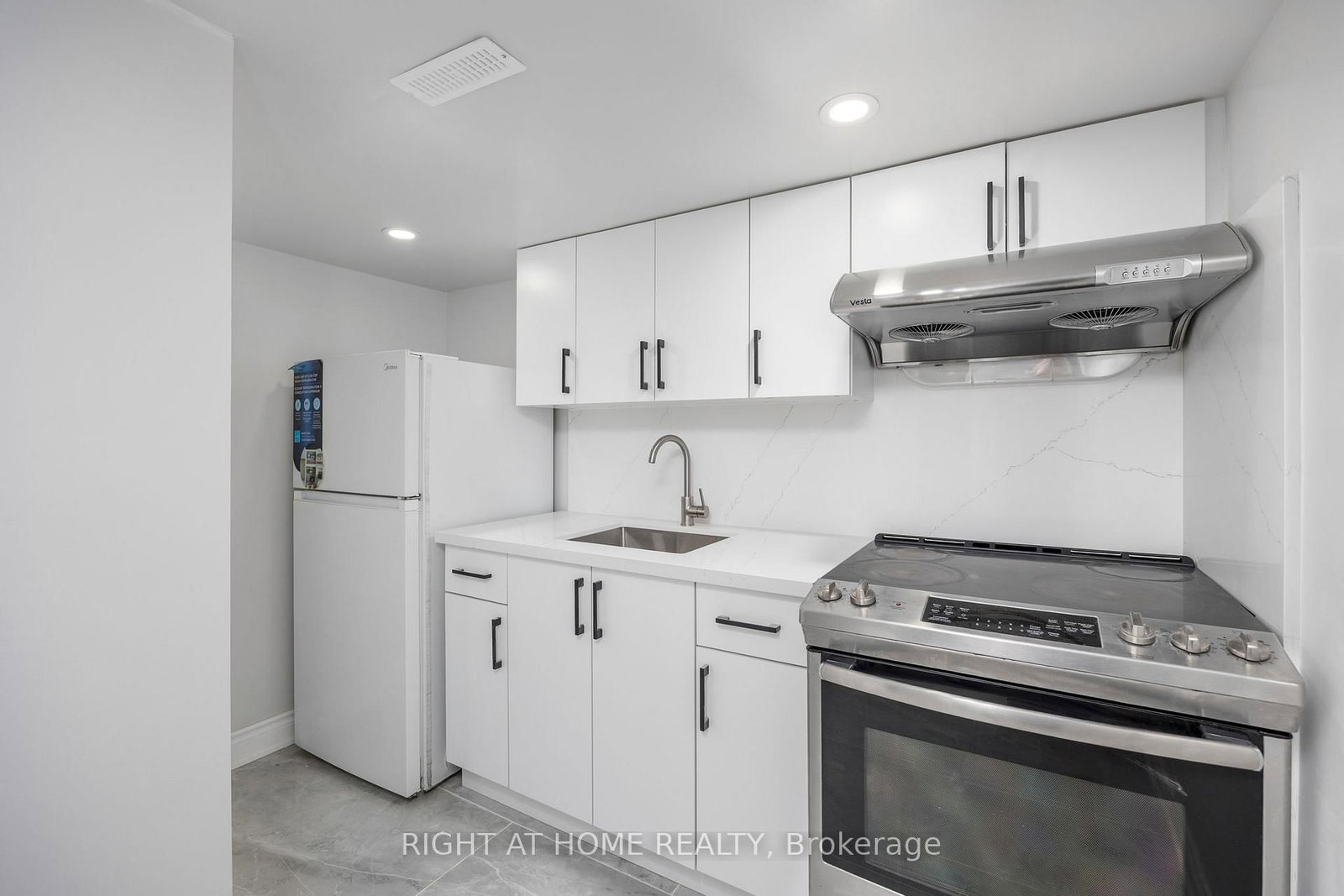 53 Gaiety Drive • Toronto, ON photo 34
