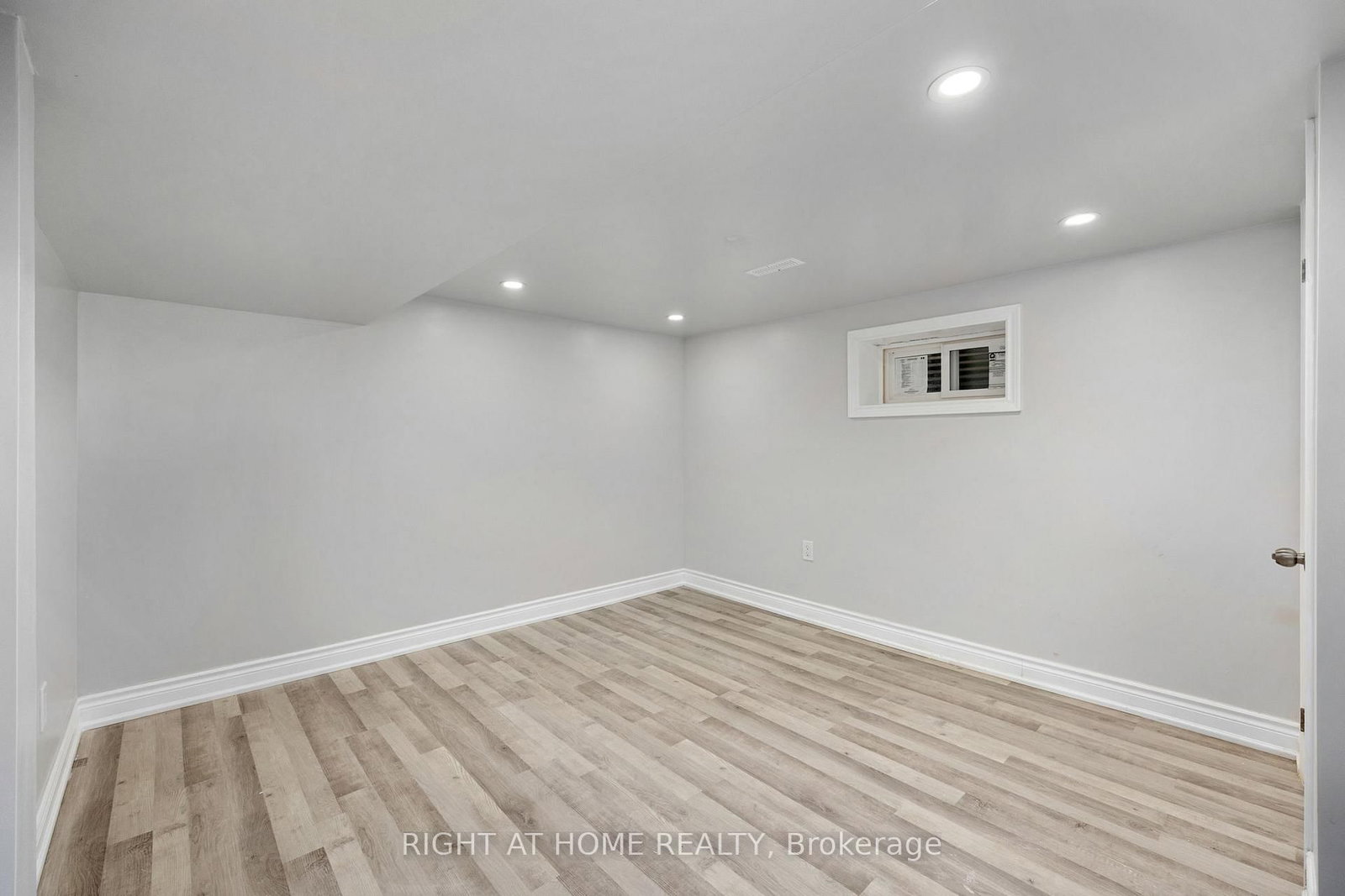 53 Gaiety Drive • Toronto, ON photo 35