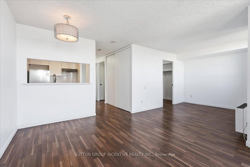 817 - 2460 Eglinton Avenue E