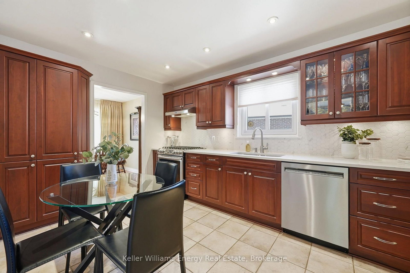 20 Proud Grove • Toronto, ON photo 6