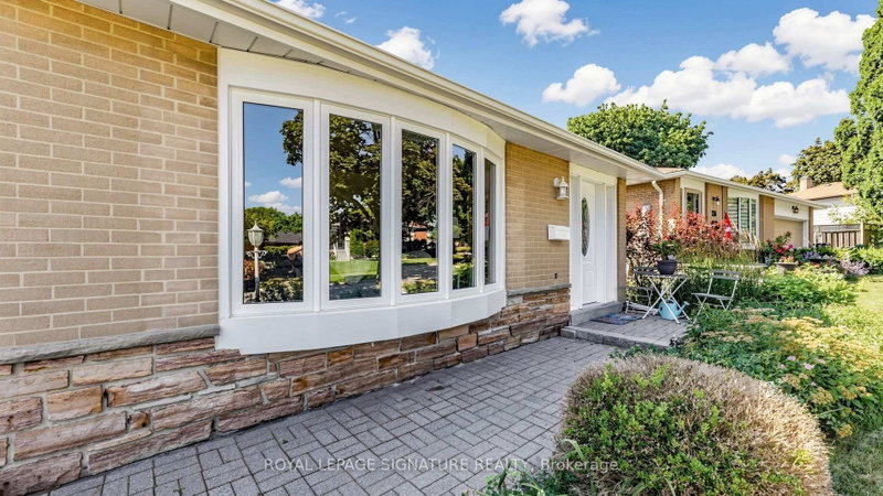 134 Oakmeadow Boulevard