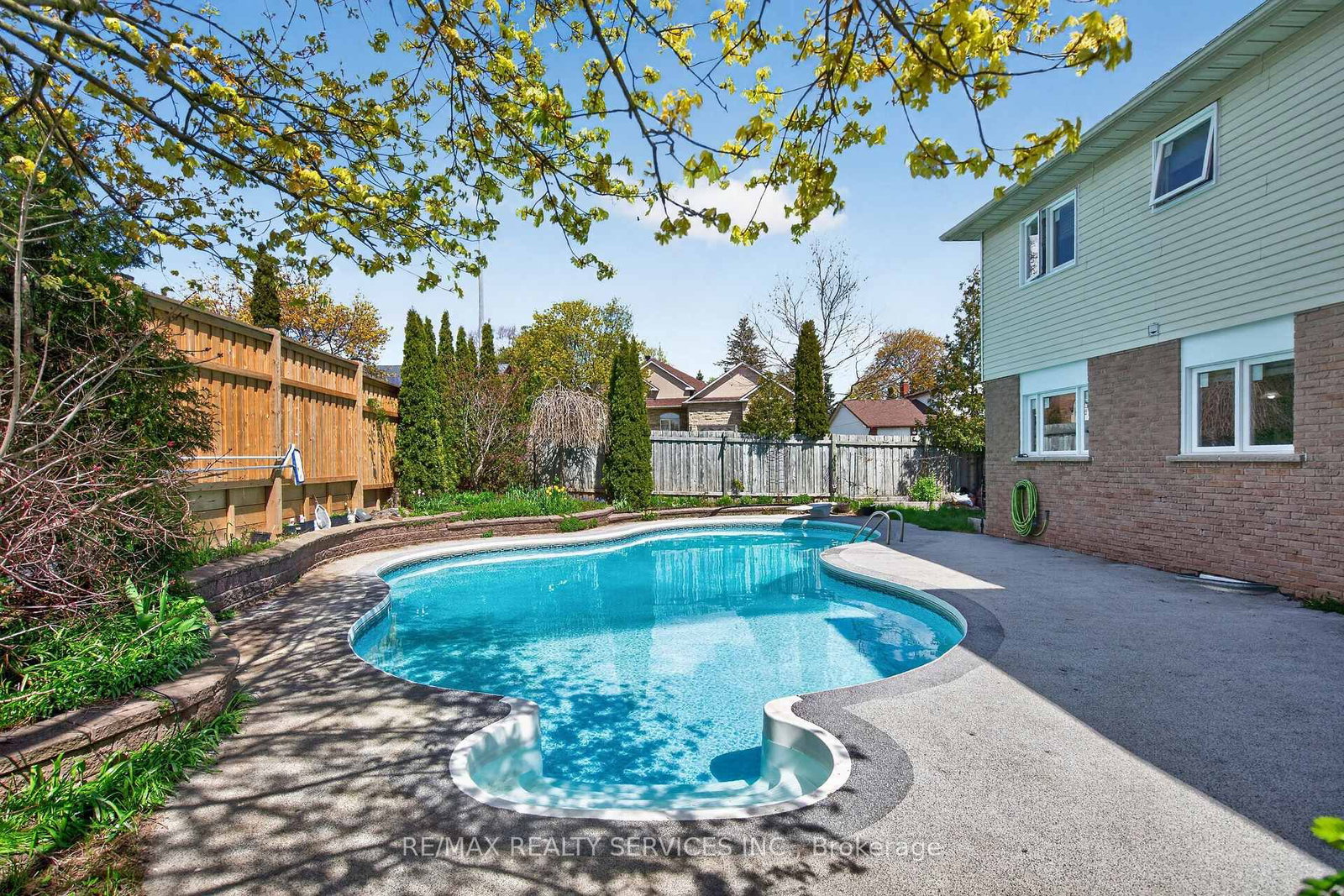 2 Dunbar Drive • Whitby, ON photo 18