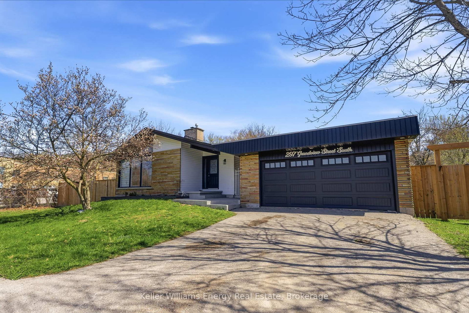 297 Grandview Street S • Oshawa, ON photo 1