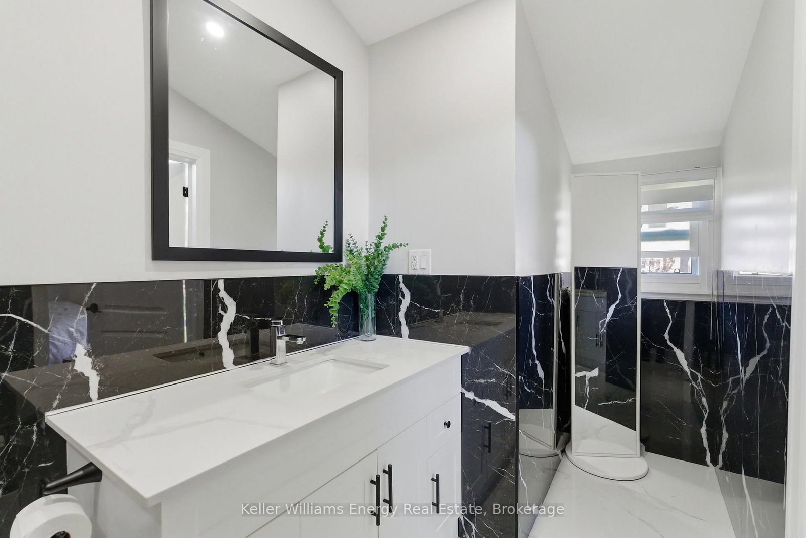297 Grandview Street S • Oshawa, ON photo 12
