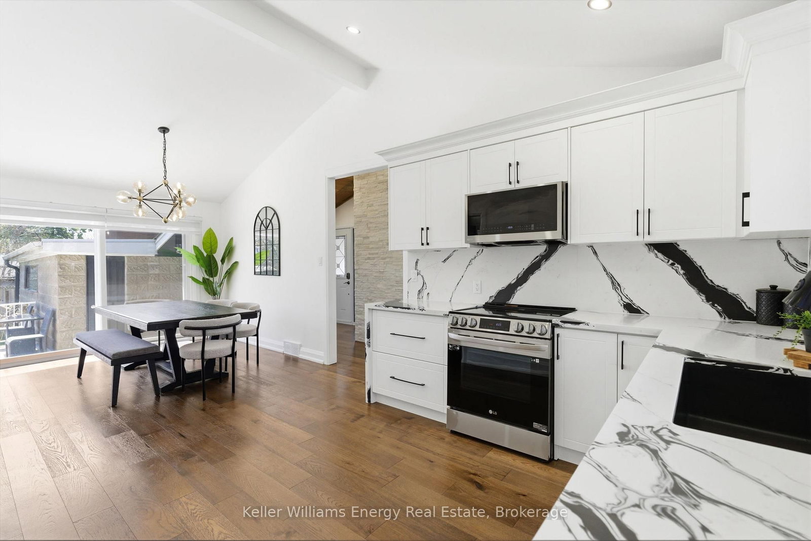 297 Grandview Street S • Oshawa, ON photo 8