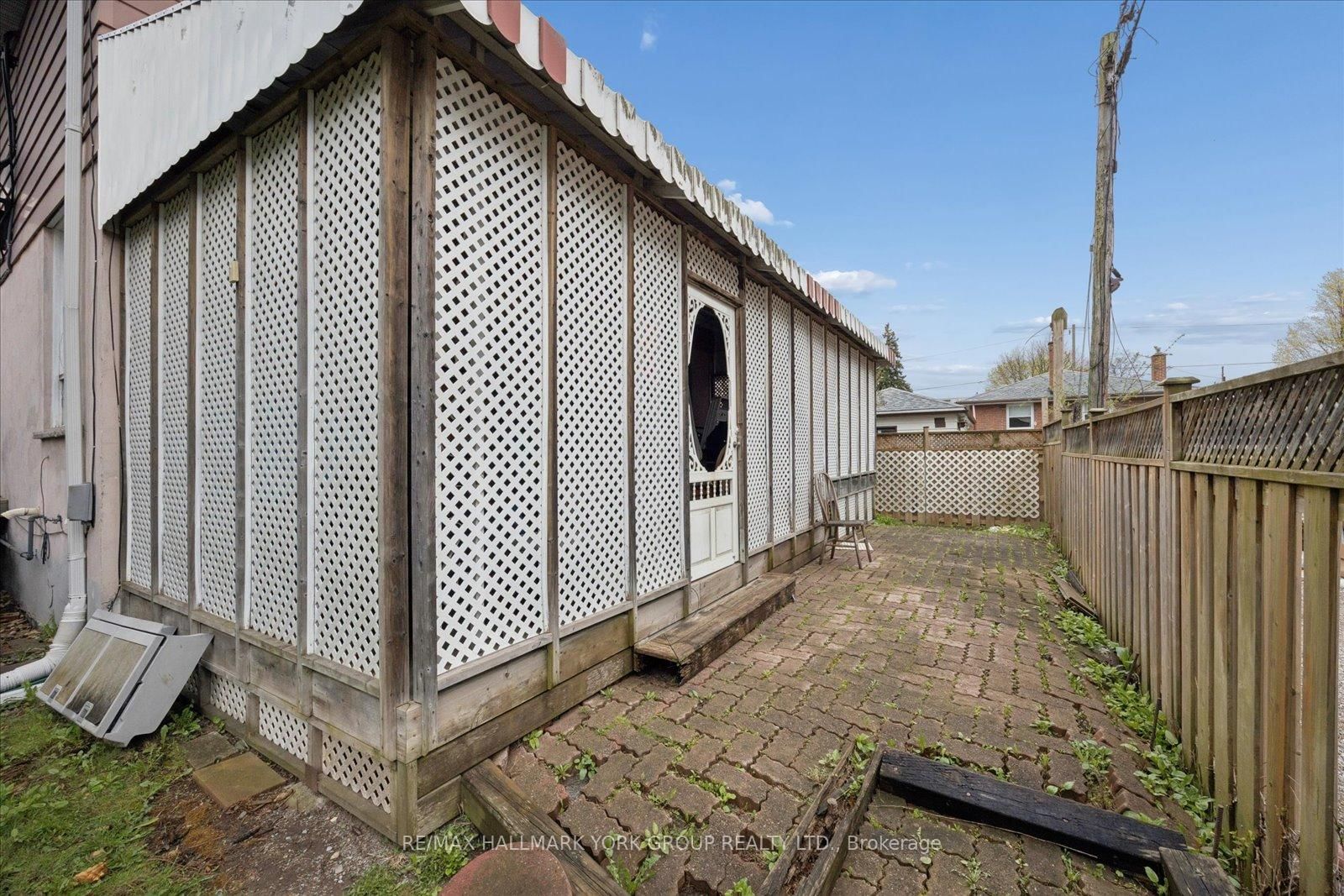 226 Cromwell Avenue • Oshawa, ON photo 9