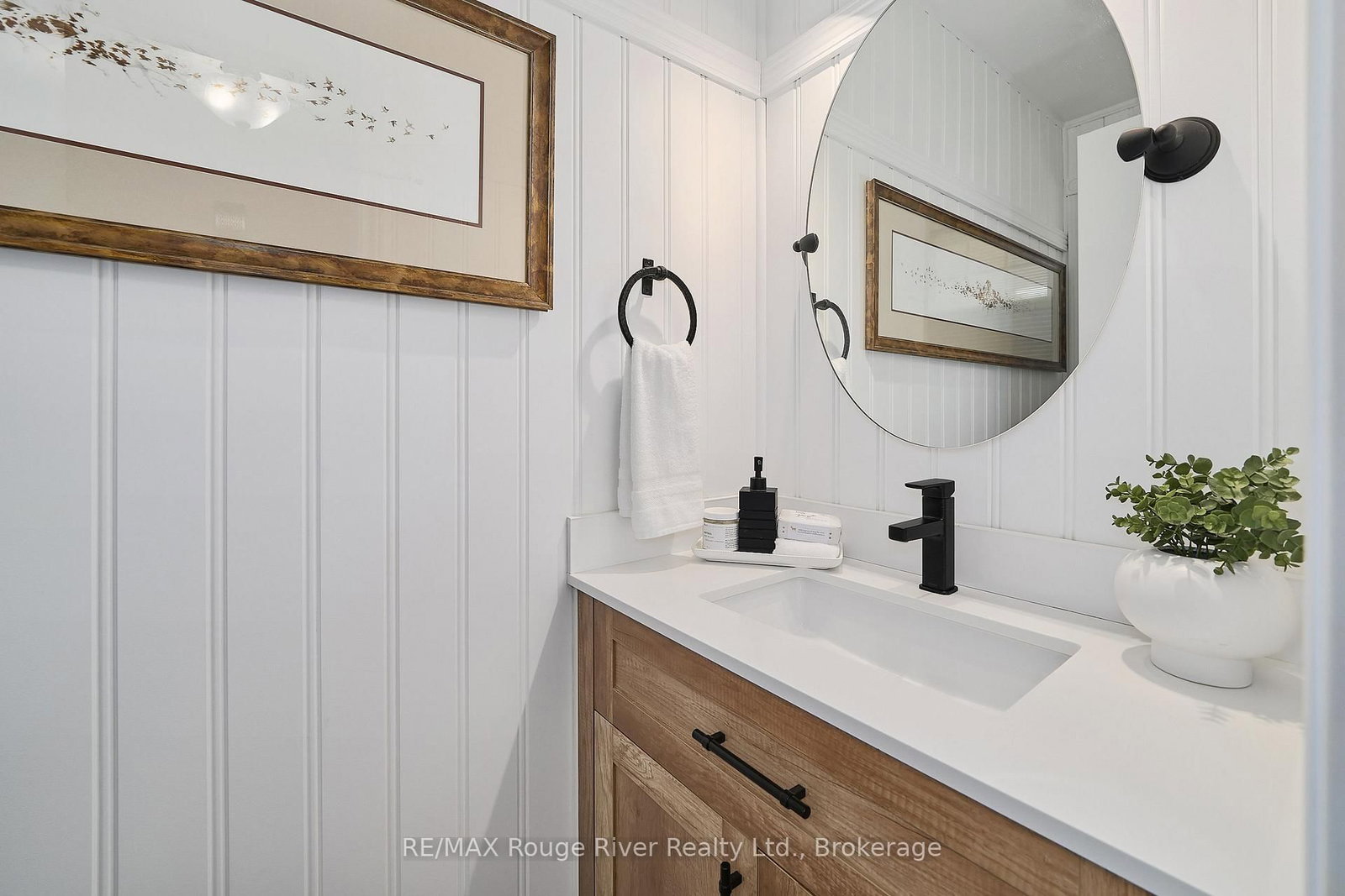 100 Queen Street • Clarington, ON photo 8