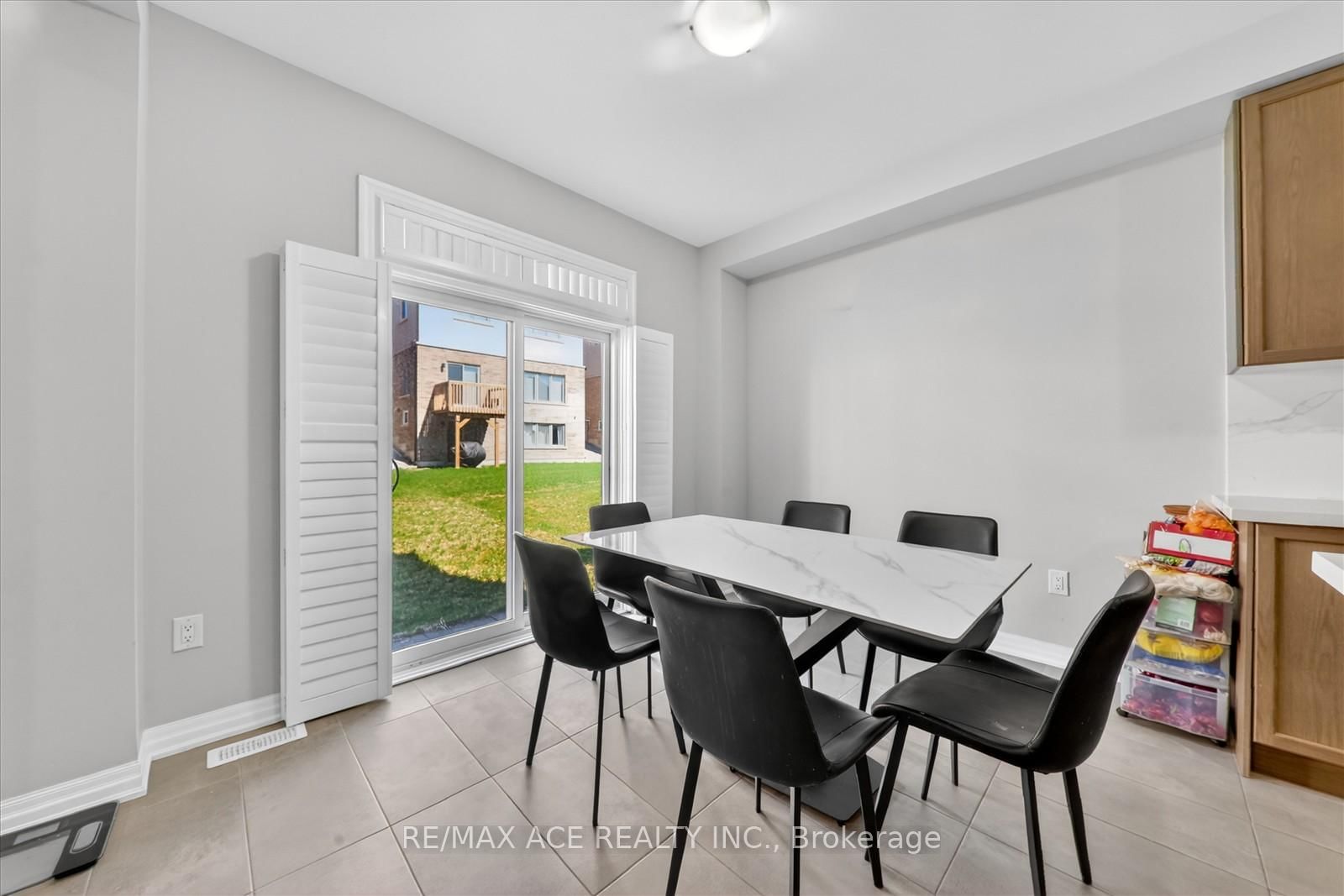 218 Flood Avenue • Clarington, ON photo 13