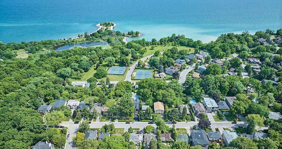 19 Scarboro Crescent • Toronto, ON photo 43
