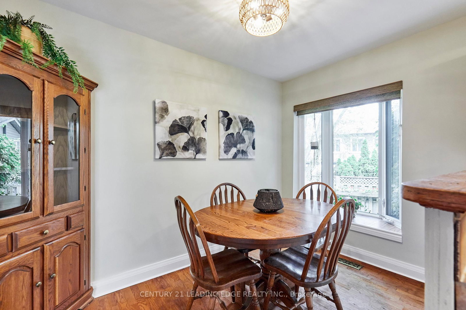19 Scarboro Crescent • Toronto, ON photo 9