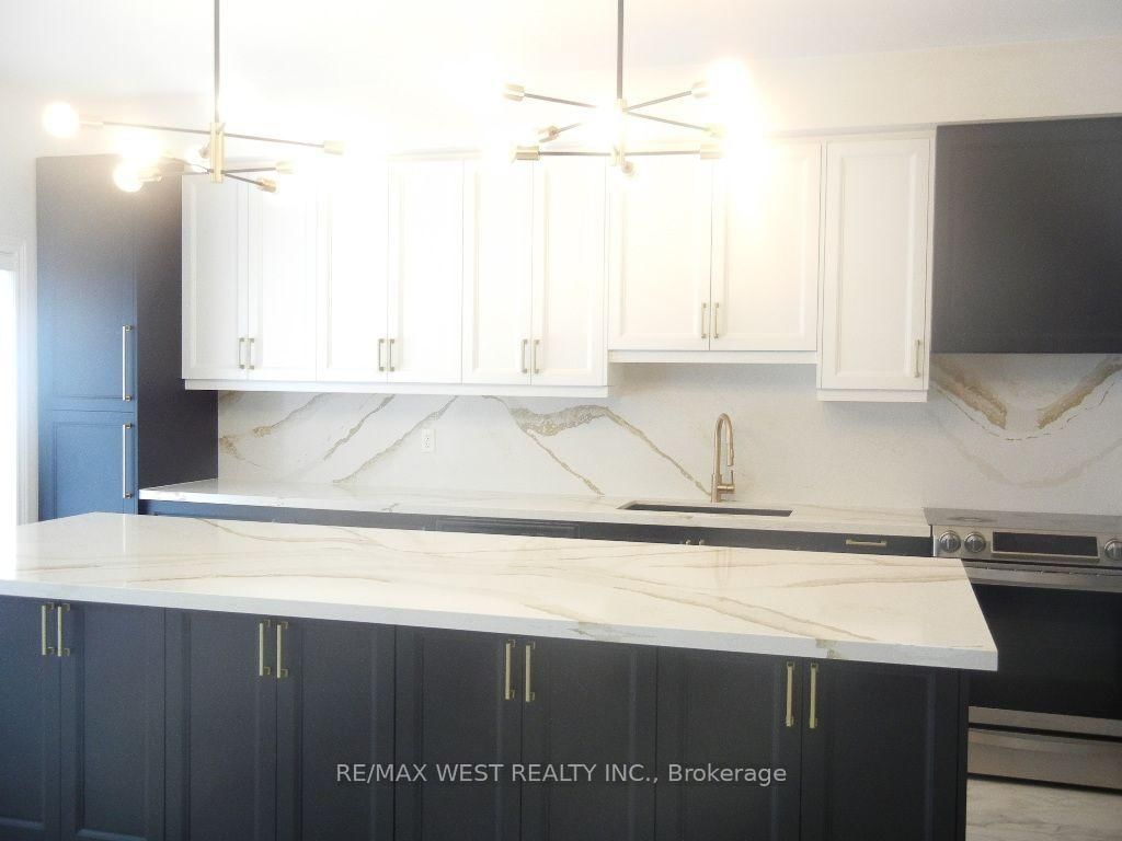 12 Waterstone Way • Whitby, ON photo 9