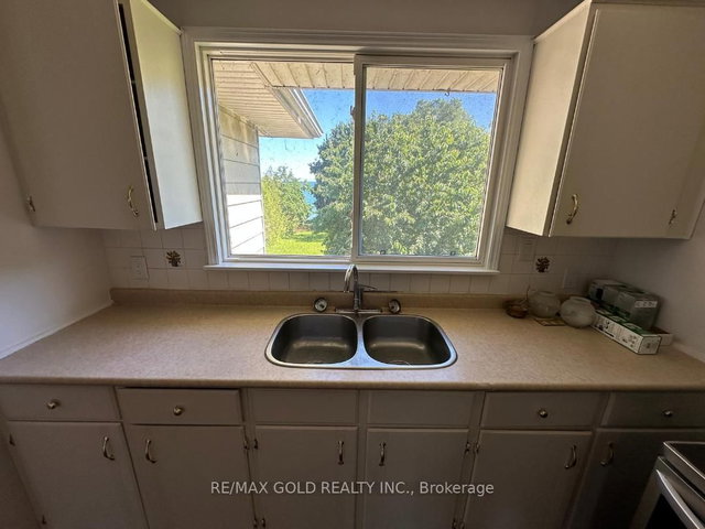 3rd floor ( Upper Unit ) - 515 Stone Street