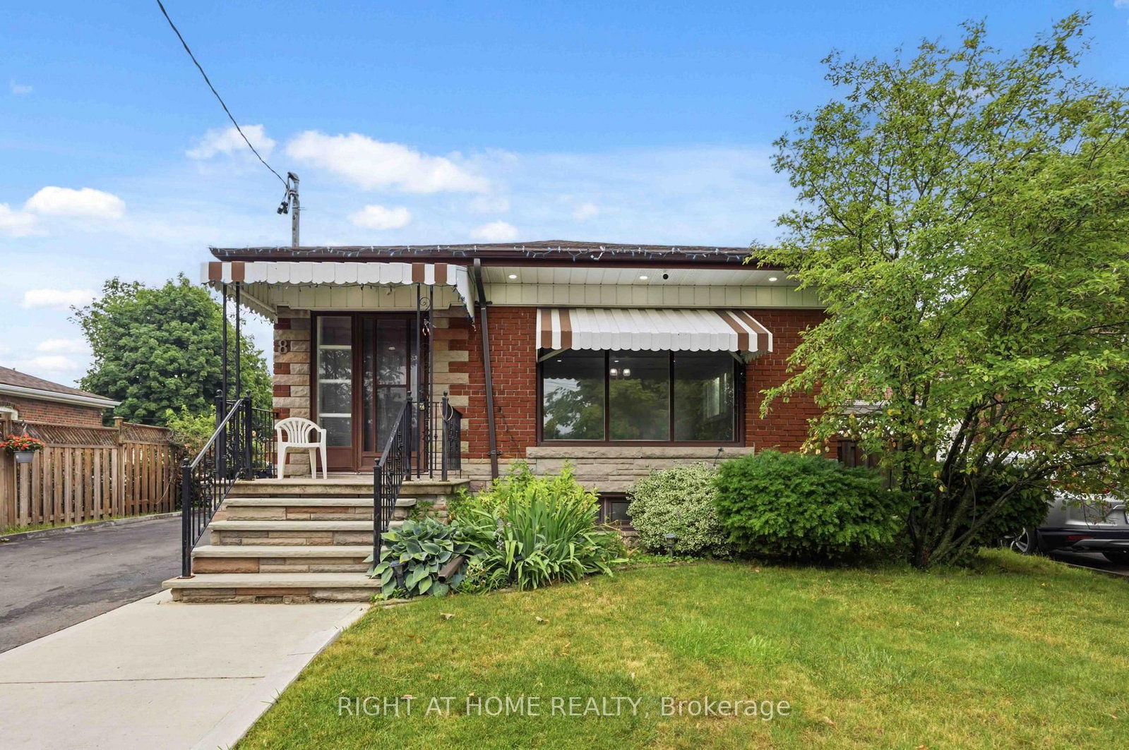 Detached House for sale at 8 Grassington Crescent, Toronto, Ontario, M1G 1X5 - Woburn - MLS: E13546878