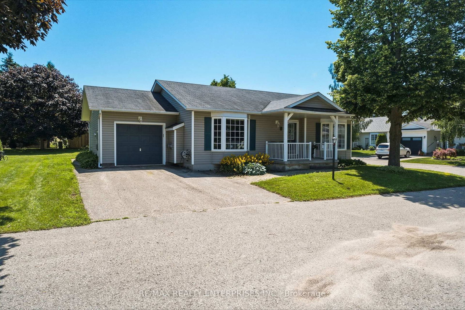 1 Huron Court • Clarington, ON photo 1