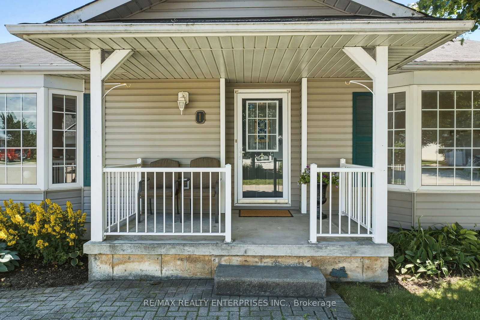 1 Huron Court • Clarington, ON photo 3