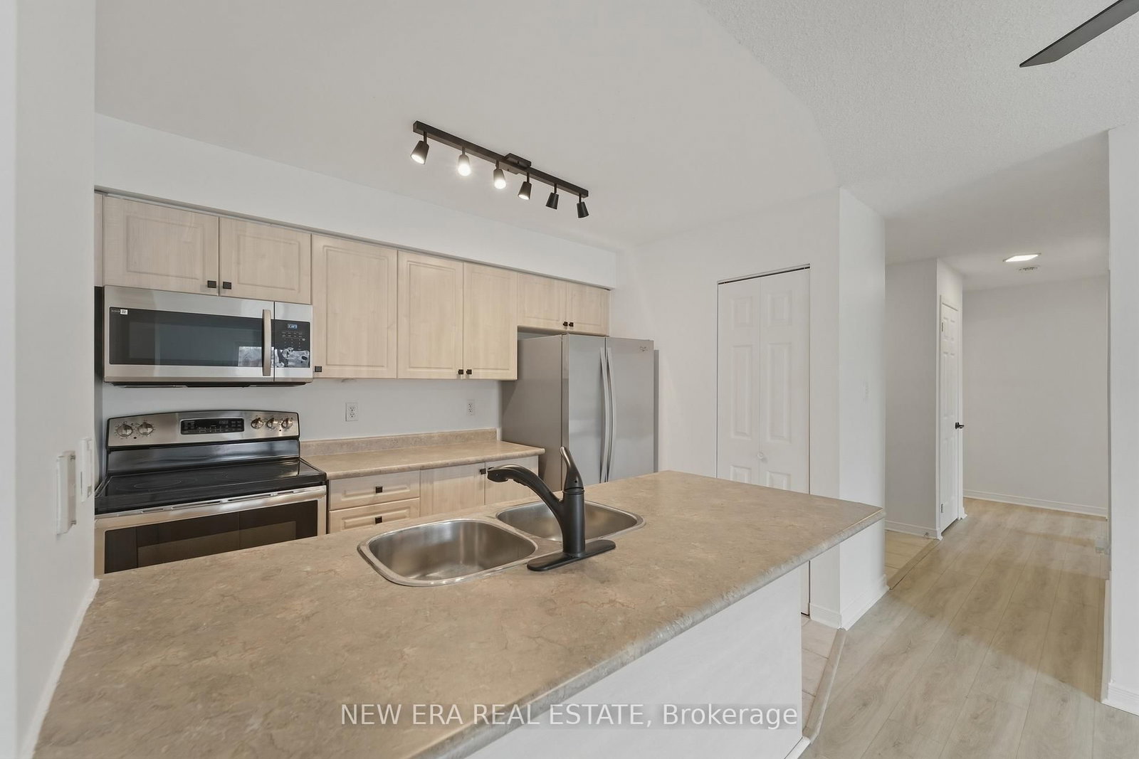 106 Aspen Springs Drive • #109 • Clarington, ON photo 17