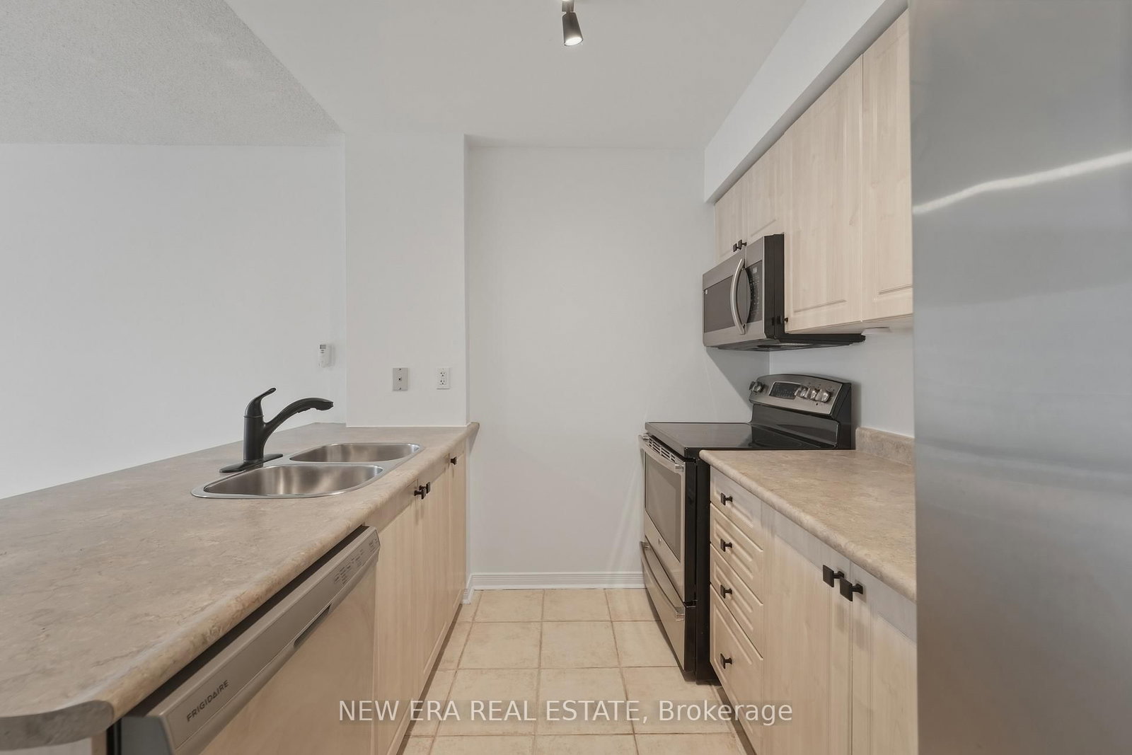 106 Aspen Springs Drive • #109 • Clarington, ON photo 18