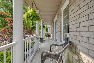 319 Mapleview Court • Pickering, ON photo 4