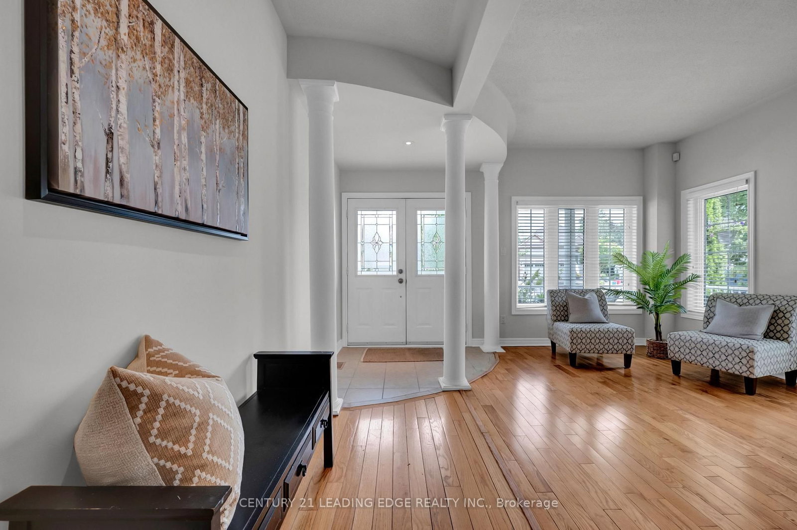 319 Mapleview Court • Pickering, ON photo 5