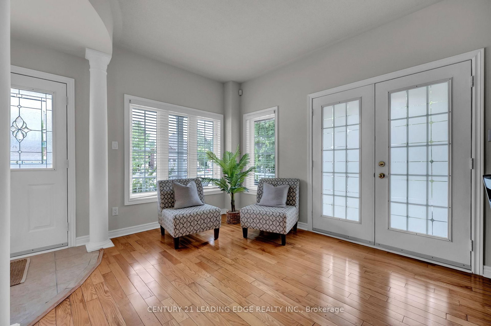 319 Mapleview Court • Pickering, ON photo 8