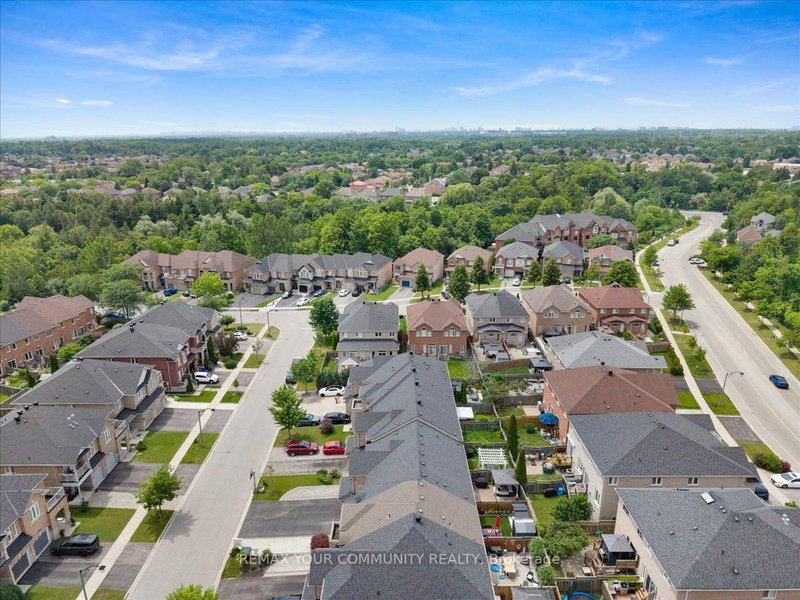 1941 Treetop Way, Pickering