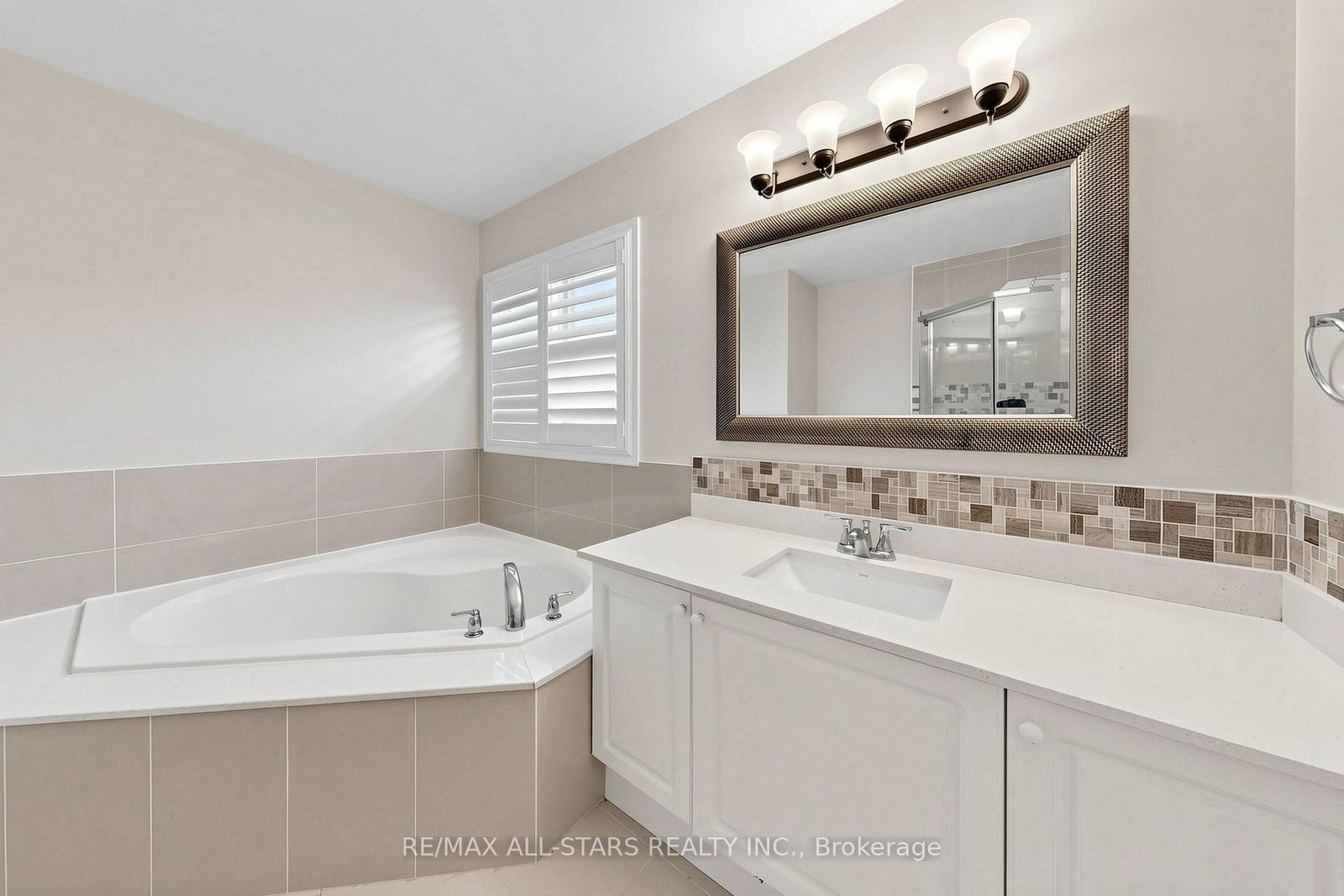 13 Boulderbrook Drive • Toronto, ON photo 18