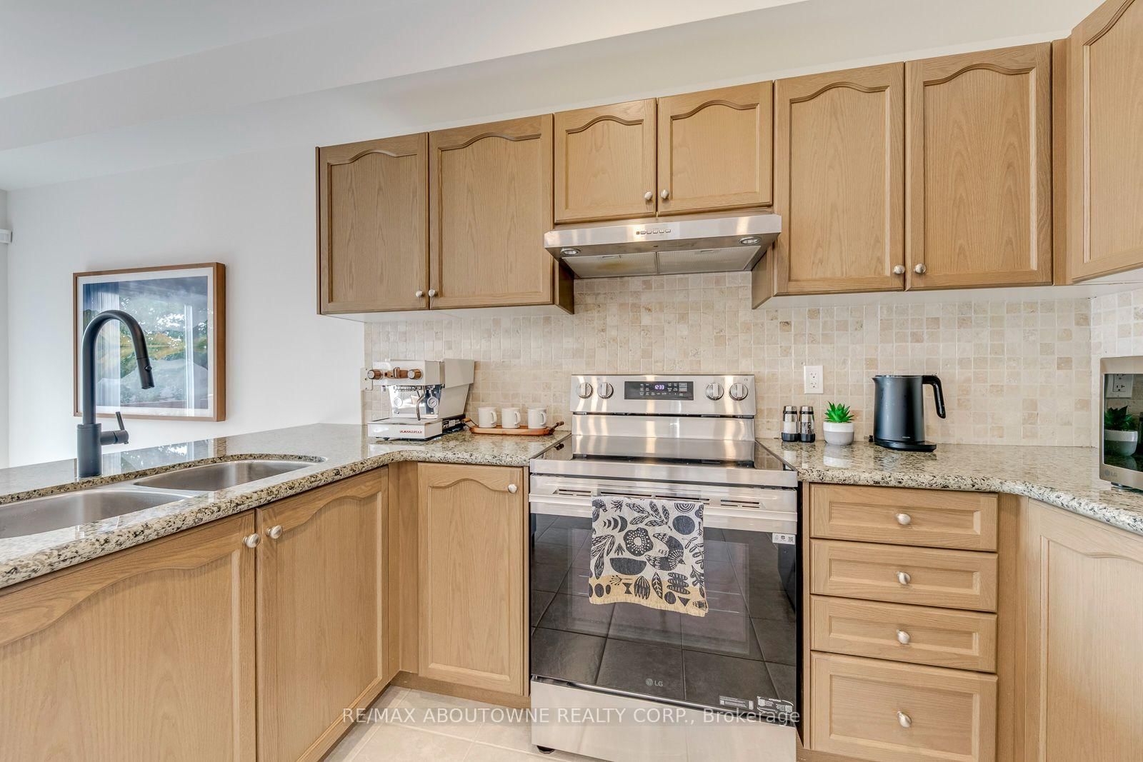 54 Dairy Drive • Toronto, ON photo 15