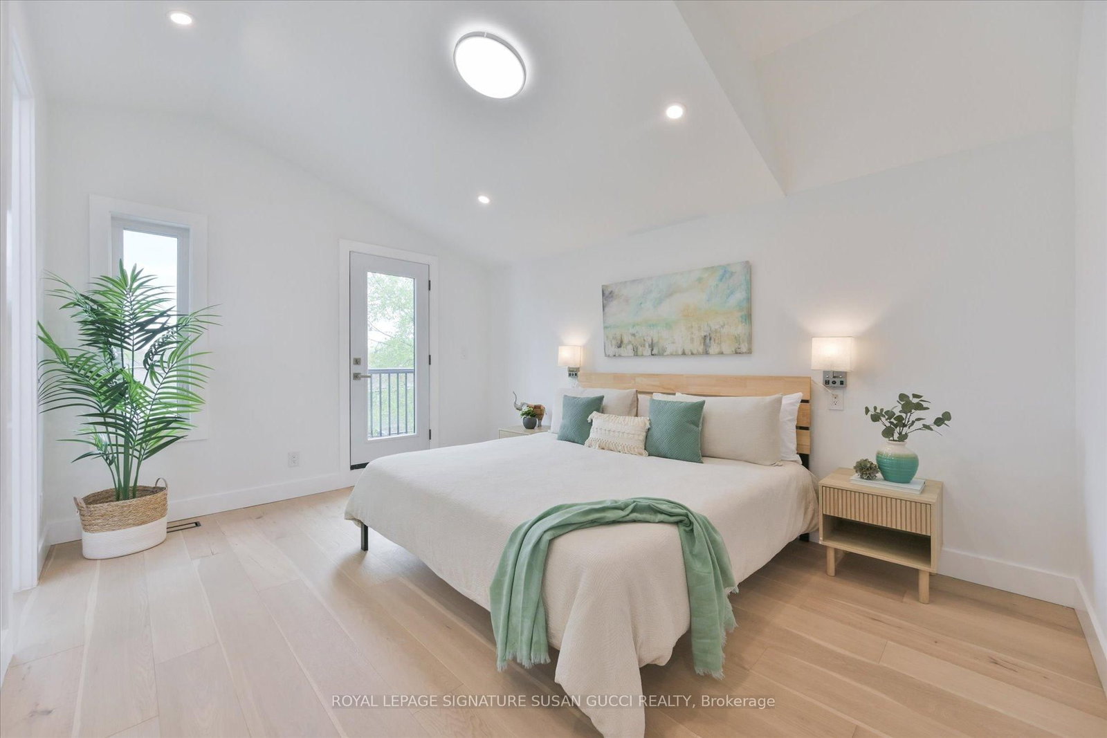 223 Queensdale Avenue • Toronto, ON photo 16
