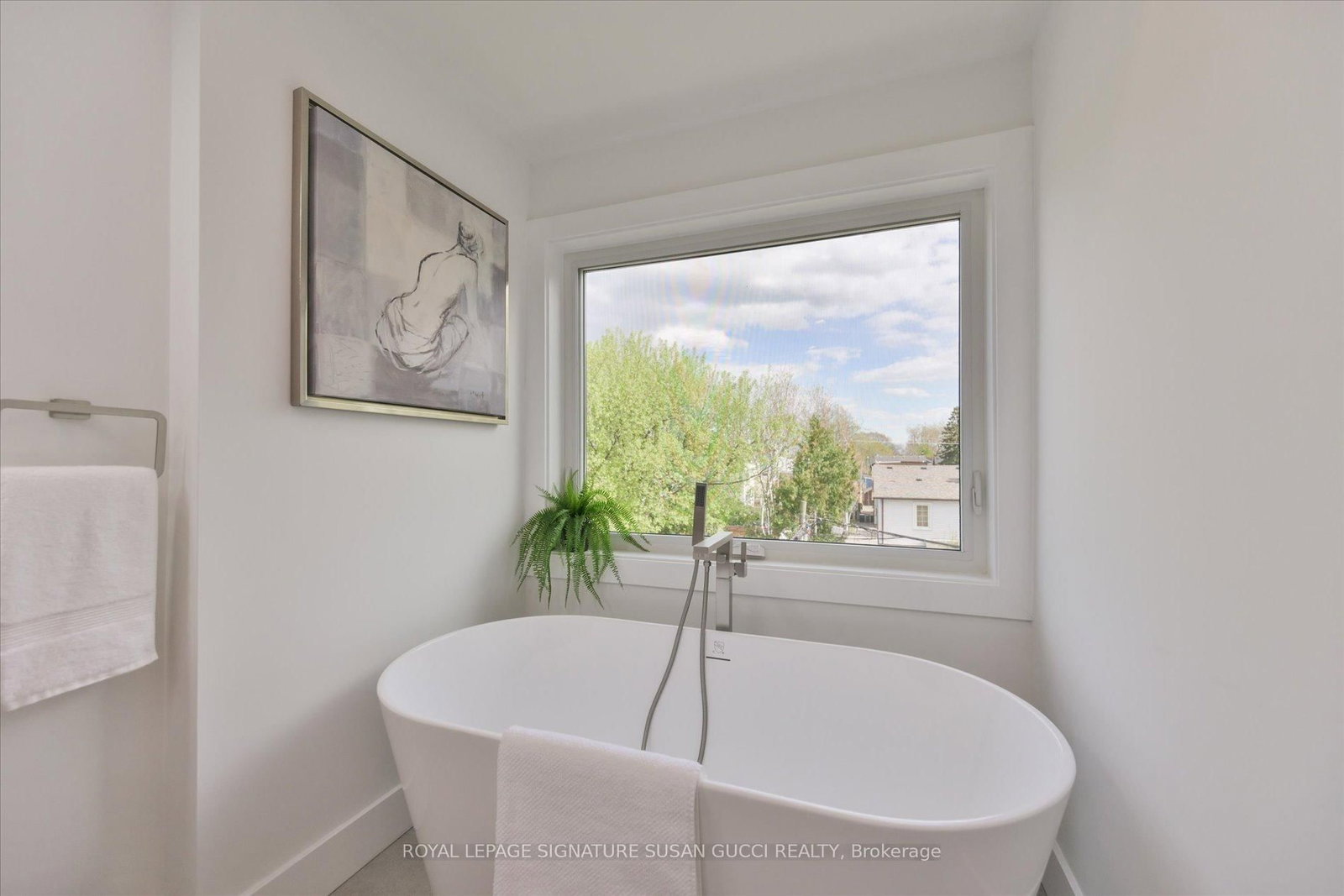 223 Queensdale Avenue • Toronto, ON photo 20