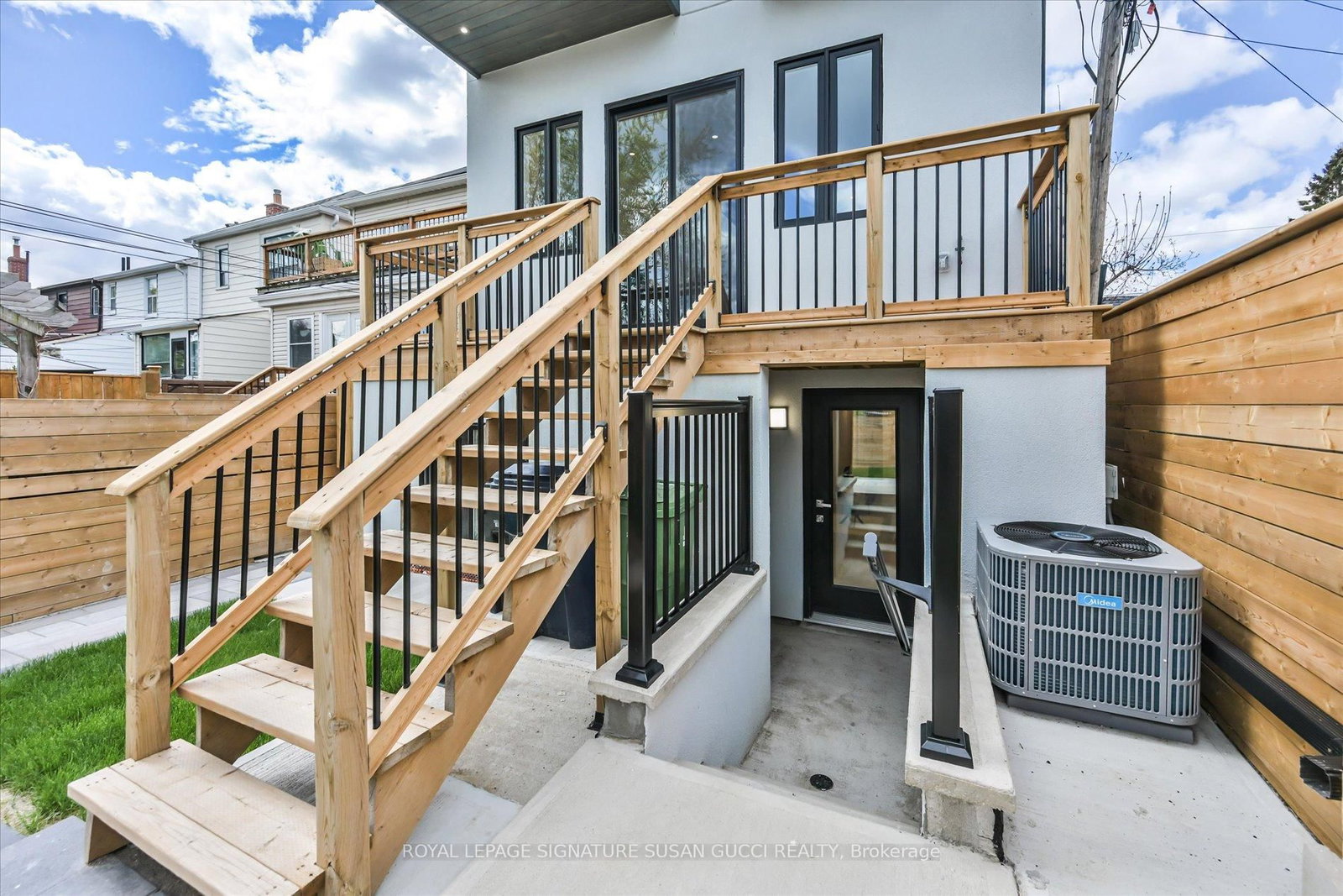 223 Queensdale Avenue • Toronto, ON photo 40