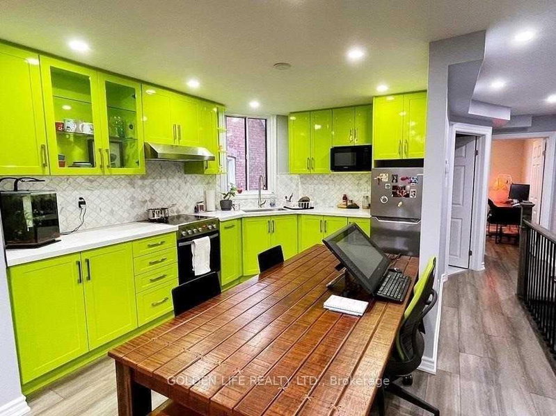 Upper - 786 Pape Avenue