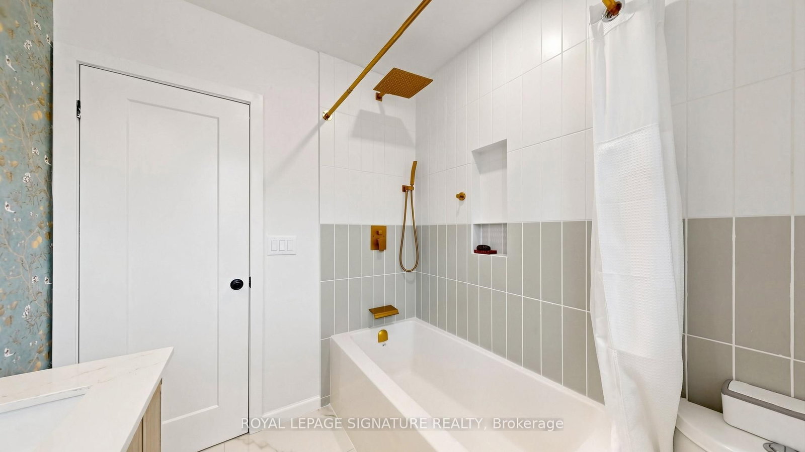 33 Neapolitan Drive • Toronto, ON photo 22