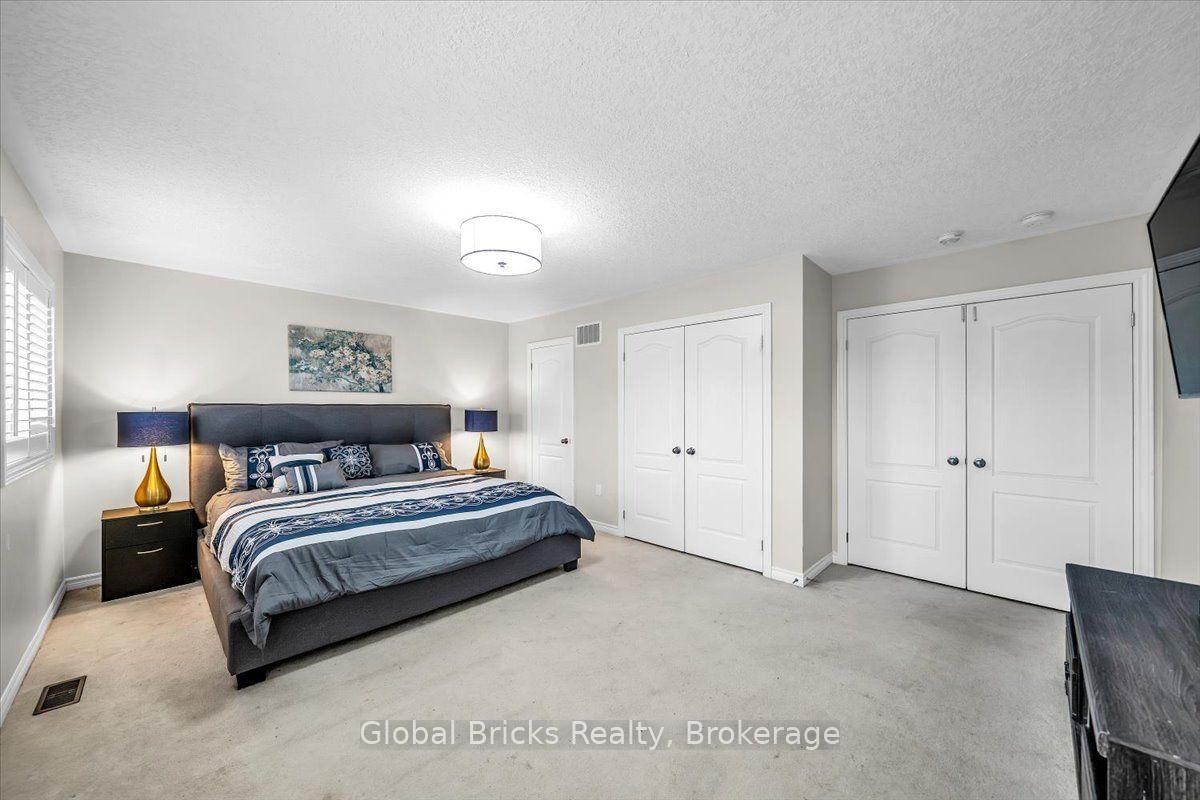 47 Holyrod Drive • Clarington, ON photo 24